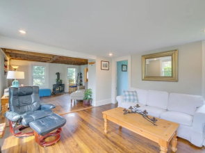 Rockland Home w/ Deck 5 Mins to Historic Downtown!
