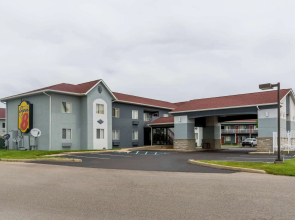 Super 8 by Wyndham Indianapolis/NE/Castleton Area