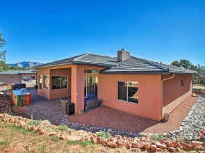 Tranquil Sedona Home With Fireplace & Hot Tub!
