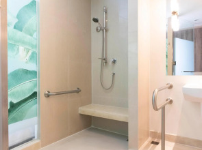 Holiday Inn Express Phuket Patong Beach Central by IHG