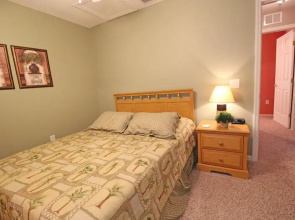 Golf , Walk To The Course 3 Bedroom Condo by RedAwning