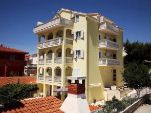 Apartments Zdravko