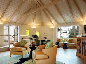 Carmel Beach Hotel