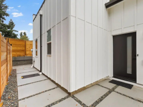 Modern 2-Bedroom Retreat in Seattle