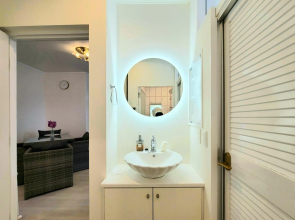 Villa Blu Okinawa Chatan 3-2 ヴィラブルー沖縄北谷3-2 - 沖縄アリーナ徒歩圏内の宿 - "車もおトクに貸してます"