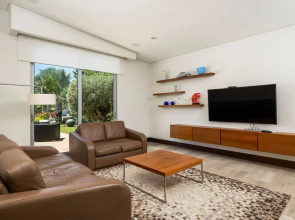 NEW Luxury 4BR Beachfront Villa w Infinity Pool