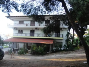 Chris Apartments