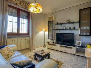 Beautiful Home in Altopascio With 2 Bedrooms and Wifi