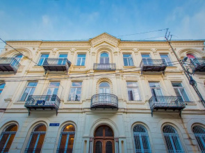 Galaktionis Apartment.3 min to Liberty Square