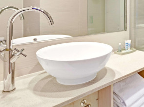 Wyndham Garden Long Island City Manhattan View Hotel