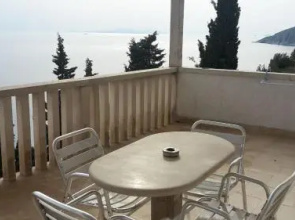 Apartments Dragomil