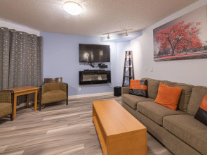 One Bedroom Suite with BBQ & huge Patio