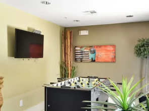 Comfy Soco 1BR King Suite w Gympickleballlaundry