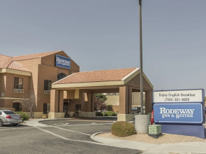 Holiday Inn Express Joshua Tree