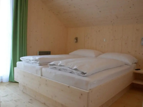 Attractive Chalet With Jacuzzi