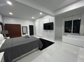 Luxury 5BD Loft in Prime Location