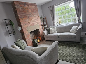 The Sweetbriar Cottage 3 Bedroom House in Leeds