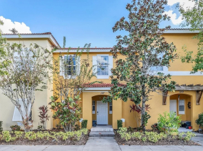 Stunning 3BR Vacation Home With Netflix and Private Hot Tub - Near Disney