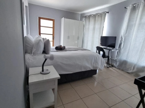 Stay @ Home Airport Lodge