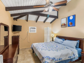 Caribbean View Your Way 1 Bedroom Condo by RedAwning