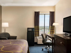 Super 8 Liverpool/ Syracuse Area