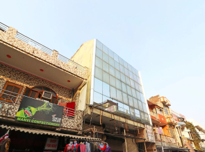 OYO 26906 Hotel Tarang