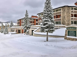 Cozy Winter Park Condo, Walk to Ski Shuttle!