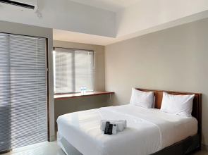 Homey and Minimalist Studio LRT City Jatibening Apartment