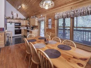 Youngs Hideaway by Eagles Ridge Resort