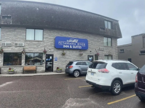 Petawawa River Inn and Suites