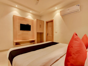 Capital O ASR434 Hotel Golden Feather
