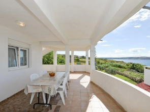 Edi - Amazing Location by the sea - A3