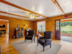 Quarter Horse Inn / Jasmine Room