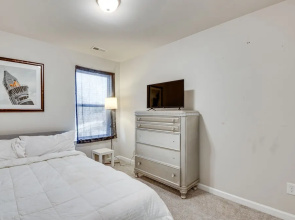 Union City Townhome: 17 Mi to Downtown Atlanta!