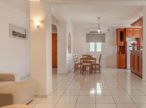 Eleni's Seaview House