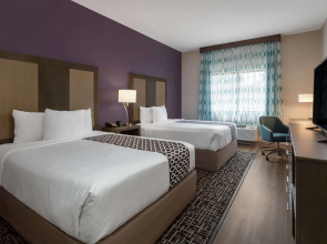 La Quinta Inn & Suites by Wyndham Wichita Airport