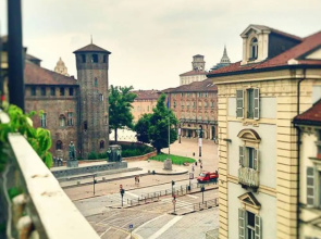 Colazione in Piazza Castello