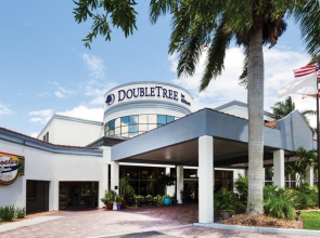 Doubletree by Hilton Fort Myers at Bell Tower Shops
