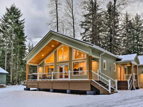 Family-friendly Packwood Retreat w/ Deck!