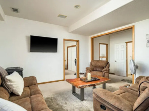 Mountain View Apartment Near Downtown Hiking