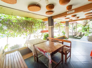 Urbanview Hotel Trisna Srabah