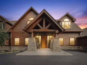 Luxury 5 Bedroom Pet-friendly Home in Breckenridge - 2 Miles to Main Street