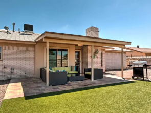 El Paso Smart House: Backyard - 12 Mi to Downtown