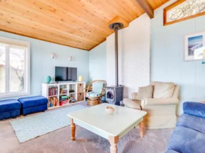 Manzanita Beach Cottage