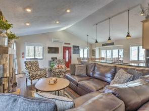 Bright Wintergreen Resort Home; Deck & Grill!