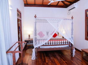 South Point Cottage - Whole Villa 3 Bedrooms (Sleeps 6)