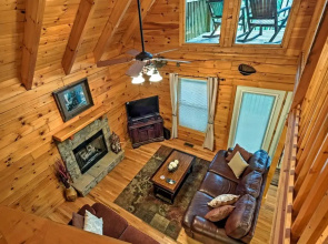 Pigeon Forge Cabin w/ Hot Tub, Grill & Pool Table!