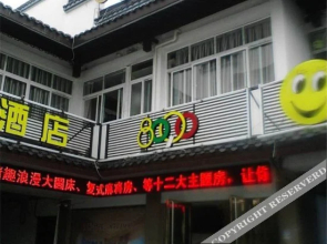 8090 Boutique Hotel