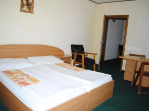 Hotel West