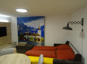 Modern Apartment, Full Kitchen, for 6